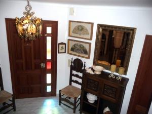 a room with a mirror and a table and a chair at *****Villa de Món max. 8 Personen, Meerblick + Pool in Cala Anguila