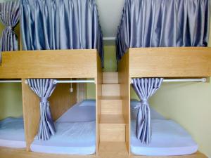Palanda nebo palandy na pokoji v ubytování Dalat Backpacker's Alley Hostel