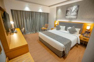 Postel nebo postele na pokoji v ubytování Zip By Spree Hotels Chakan, Pune