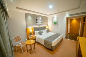 Postel nebo postele na pokoji v ubytování Zip By Spree Hotels Chakan, Pune