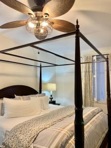 Кровать или кровати в номере Plantation House Bed & Breakfast