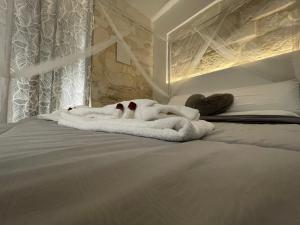 Postel nebo postele na pokoji v ubytování SiricyAus Luxury Room