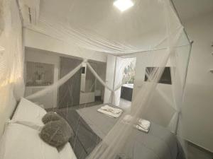 Postel nebo postele na pokoji v ubytování SiricyAus Luxury Room