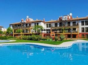 Bazén v ubytování Apartamento con jardín privado y acceso a piscina nebo v jeho okolí