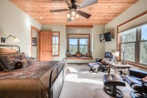 a bedroom with a bed and a ceiling fan at Casa Del Colorado in Pagosa Springs