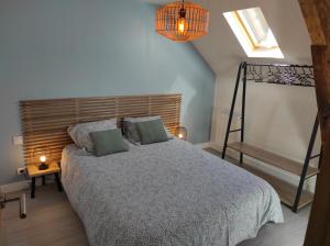 a bedroom with a large bed with a wooden headboard at duplex appartement 70m2 atypique au cœur du Mans in Le Mans
