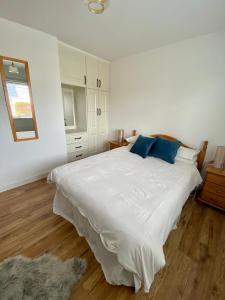 Un pat sau paturi într-o cameră la Sandfield View