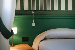 Postel nebo postele na pokoji v ubytování MH HOTEL VARAZZE