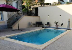 Bazén v ubytování Gîte Leomie - Maison en pierre au pied des vignes - Monthurel nebo v jeho okolí
