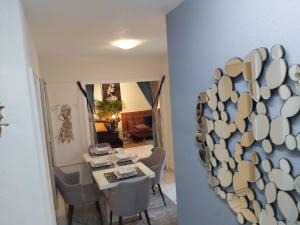 Posezení v ubytování Royal Apartment 02