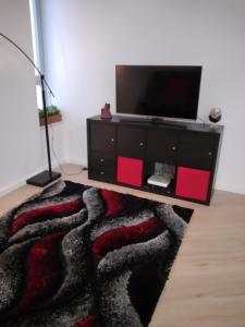 En tv och/eller ett underhållningssystem på TMJ Apartamento