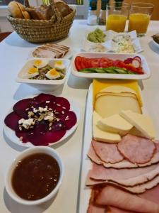 Jedlo v ubytovaní bed & breakfast alebo blízkom okolí