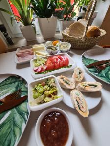 Jedlo v ubytovaní bed & breakfast alebo blízkom okolí