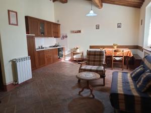 a living room with a couch and a table at Agriturismo Collesassi in Montalcino