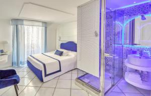 a purple bedroom with a bed and a shower at Le Botteghe 59 Capri in Capri