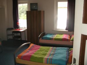 En eller flere senge i et værelse på Gästehaus Am See -Monteurzimmervermietung-