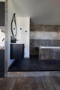 a bathroom with a sink and a mirror at Le New-York Spa in Saint-Étienne +5 photos
