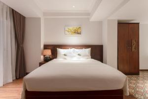 Postel nebo postele na pokoji v ubytování Cochin Sang Hotel