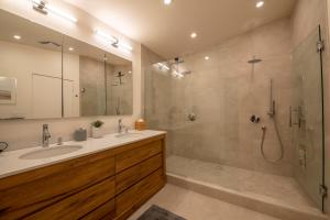 Ένα μπάνιο στο Sedona Red Rock Paradise Amazing Views and Hot Tub +33 φωτογραφίες