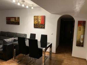 Posezení v ubytování Apartamento con jardín privado y acceso a piscina
