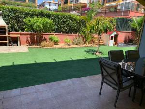 Zahrada ubytování Apartamento con jardín privado y acceso a piscina