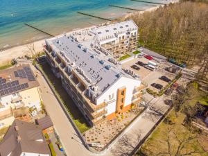 an aerial view of a hotel and the beach at Ustronie Apartments - Apartamenty KOMFORT, widok na morze, Parking in Ustronie Morskie