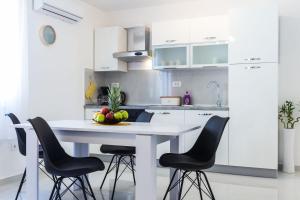 Kuchyň nebo kuchyňský kout v ubytování Petra modern apartment with free parking and BBQ