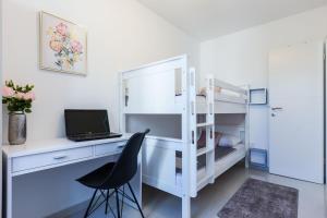 Postel nebo postele na pokoji v ubytování Petra modern apartment with free parking and BBQ