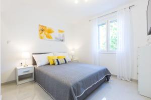 Postel nebo postele na pokoji v ubytování Petra modern apartment with free parking and BBQ