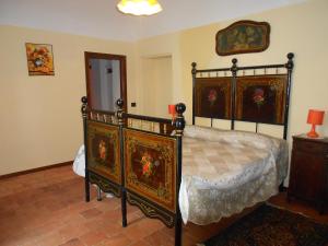 a bedroom with a large bed and a dresser at Agriturismo Monrabbioso in Cereseto