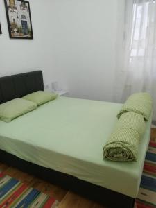Postel nebo postele na pokoji v ubytování Center Sunrise Apartment