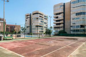 Tenis lub squash w obiekcie LXR La Carihuela Sea Views 3HAB lub w pobliżu