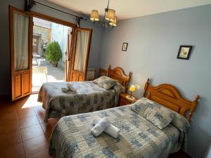 A bed or beds in a room at Casa Felipe Ordesa Még 18 kép