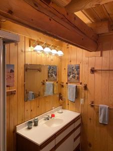 Ένα μπάνιο στο Carries Cabin