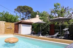 Imagen de la galería de gite LAPAZ/jacuzzi privé/piscine, en Draguignan