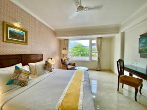 Green View by Green Tree Hotels客房内的一张或多张床位