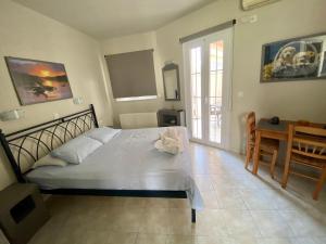 Posteľ alebo postele v izbe v ubytovaní Pelagias Apartments