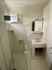 Kúpeľňa v ubytovaní Pelagias Apartments