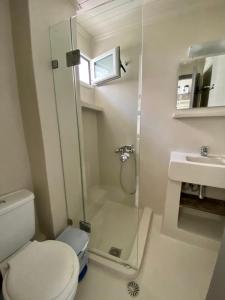 Kúpeľňa v ubytovaní Pelagias Apartments + 37 fotografií