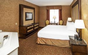 a hotel room with a bed and a television at Heritage Hills Golf Resort & Conference Center in York