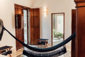 a hammock in a living room in a house at Hotel Posada San Juan in Valladolid