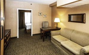 a living room with a couch and a desk in a hotel room at Heritage Hills Golf Resort & Conference Center in York