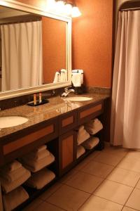 a bathroom with two sinks and a large mirror at Heritage Hills Golf Resort & Conference Center in York