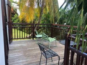 Appartement vue mer. Anse à l'âne. Trois ilets陽台或露臺