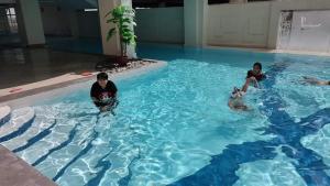Kolam renang di atau dekat dengan Tagaytay-Cityland Prime-good for 6pax
