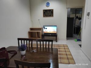TV a/nebo společenská místnost v ubytování Yuna Homestay