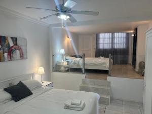 Postel nebo postele na pokoji v ubytování Villa Las Vistas Costa Adeje + 27 fotografií