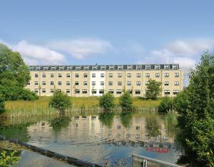 Výhled na řeku, která protéká v blízkosti hotelu