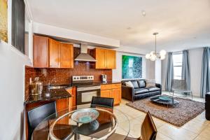 Кухня или мини-кухня в Gorgeous 2BD next to the convention center and reading terminal
