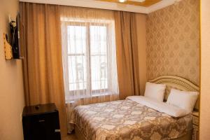 מיטה או מיטות בחדר ב-Har-Mar Hotel
